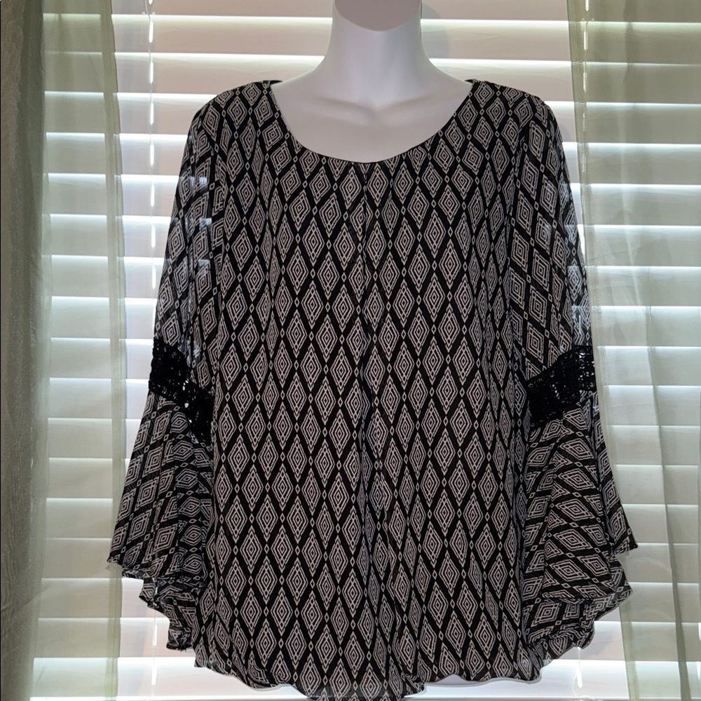 Black and white blouse by New Directions size L